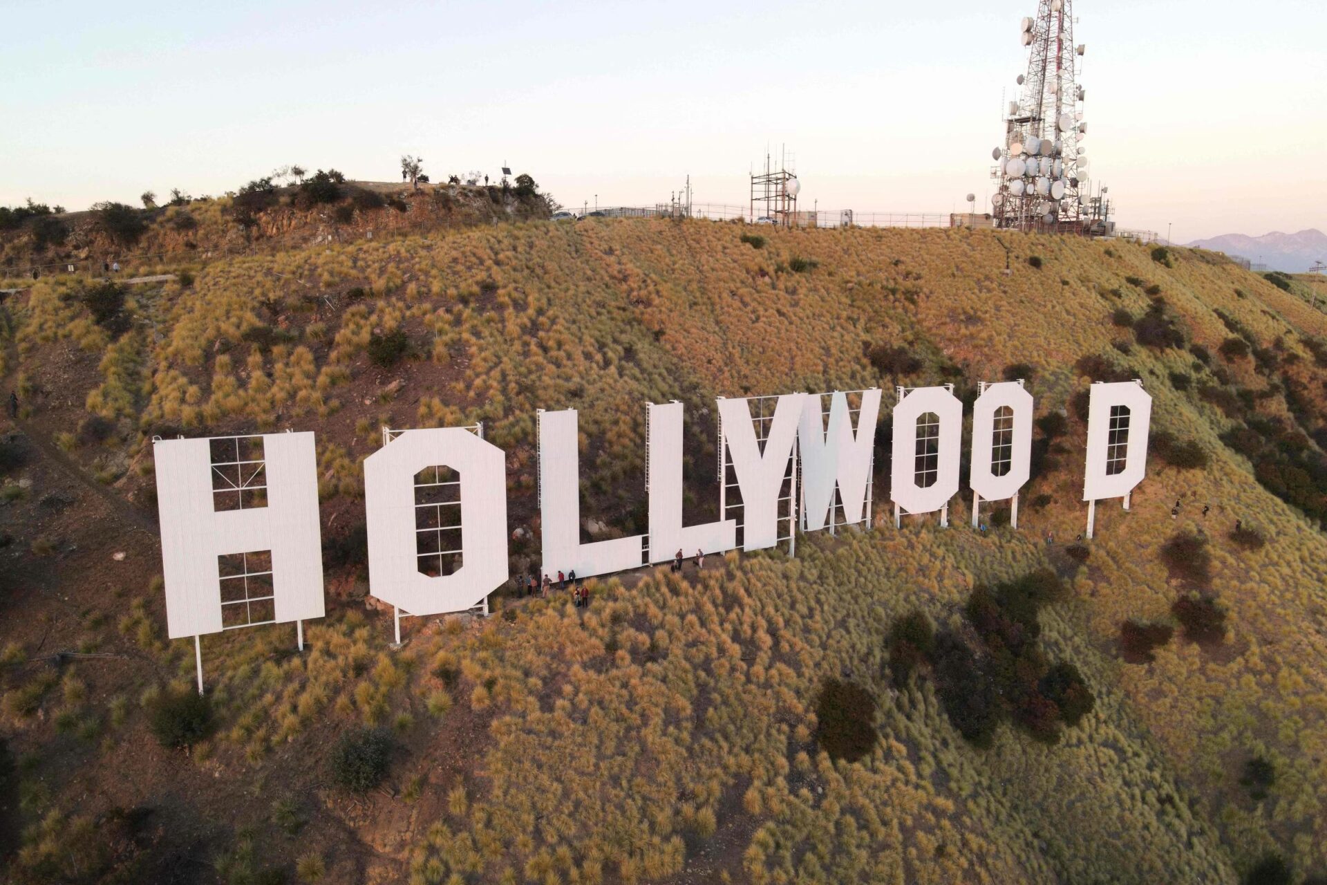 Icónico letreiro de Hollywood ganha retoques para o seu centenário